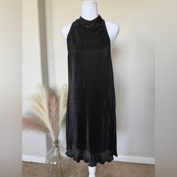 Elegant Little Black Pleated Dress - Picture 4 of 10